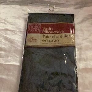 🛌NWT Home Collection Black Satin Pillow Case Elevates Your Beauty Rest 🛌